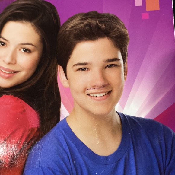 iCarly: iAm Famous! by Laurie McElroy - Scholastic Paperback Novel - Picture 10 of 10